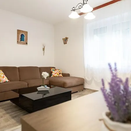 דירה Kenza Apartmans שיופוק