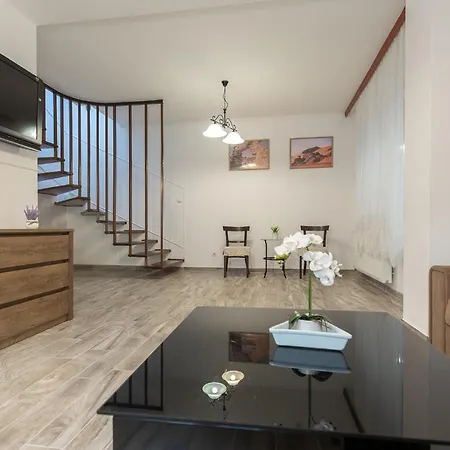 Kenza Apartmans דירה