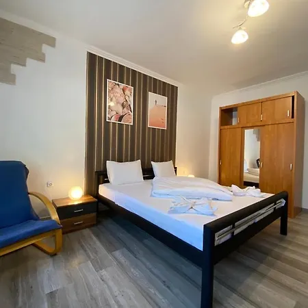 Kenza Apartmans * שיופוק