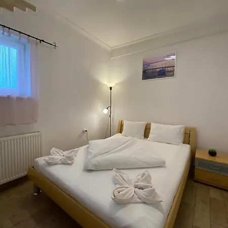 Kenza Apartmans דירה *