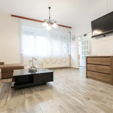 Kenza Apartmans * שיופוק