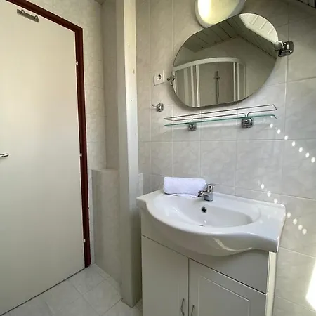 Kenza Apartmans דירה *