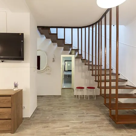 Kenza Apartmans דירה *
