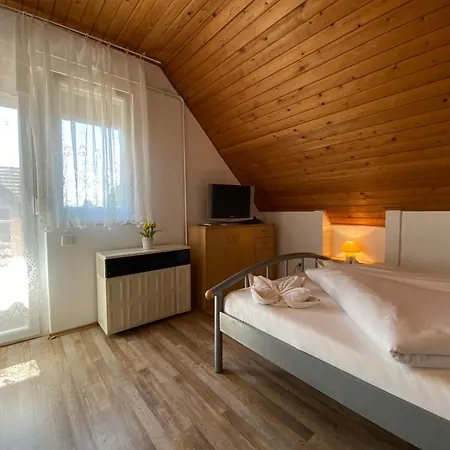 Kenza Apartmans דירה